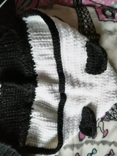 Bufanda con gorro de panda tejido a mano para 14+ - miniatura 2