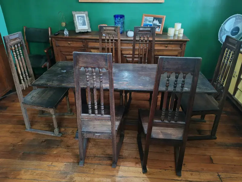 Juego de comedor de madera rústica con 6 sillas - 1