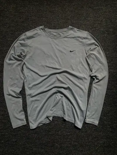 Polera Nike gris manga larga para hombre - miniatura 2