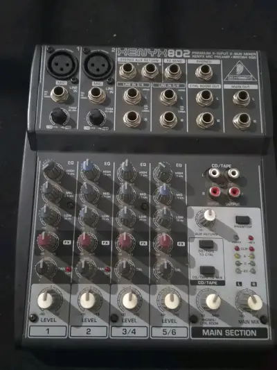 Mezclador de Audio Behringer Xenyx 802 6 Canales - miniatura 3