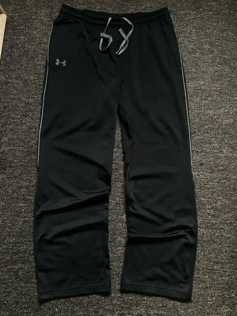 Buzo deportivo negro Under Armour para homb - 1