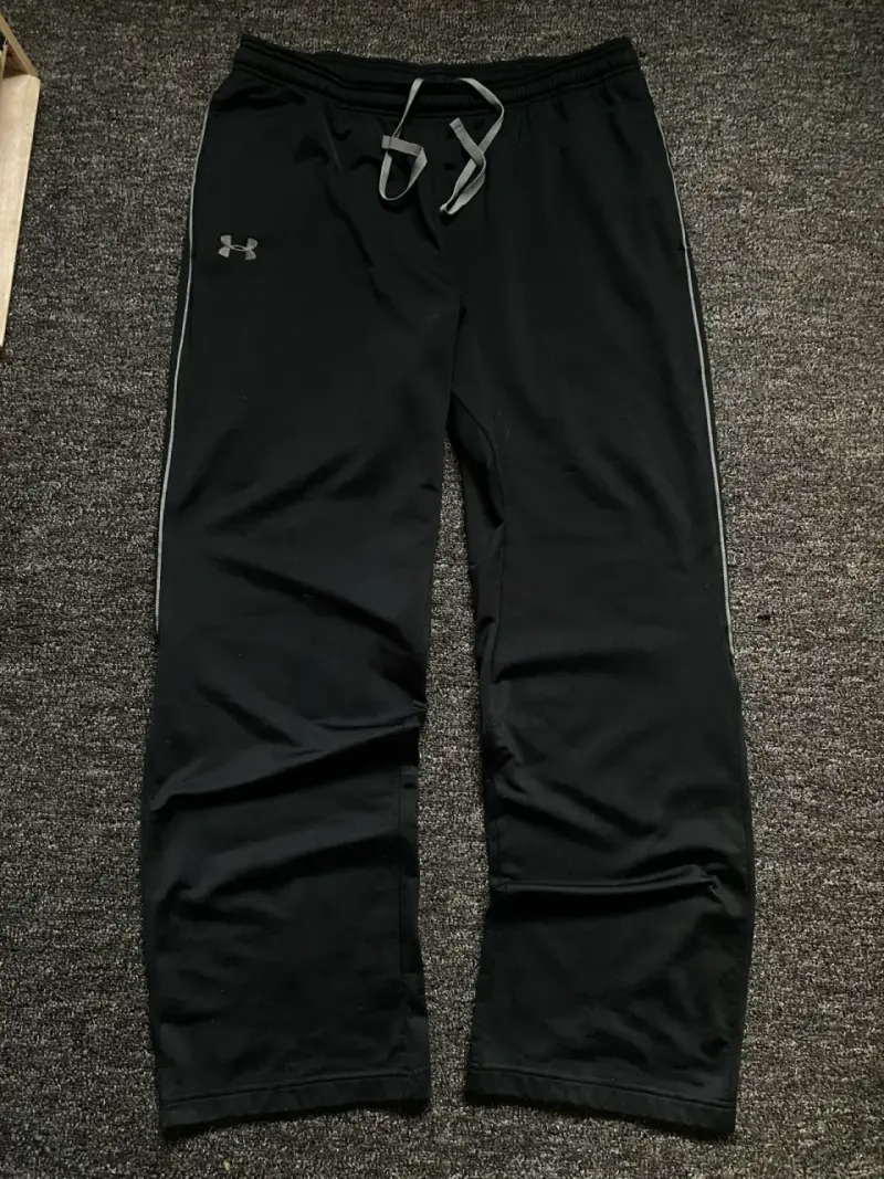 Buzo deportivo negro Under Armour para homb - 2