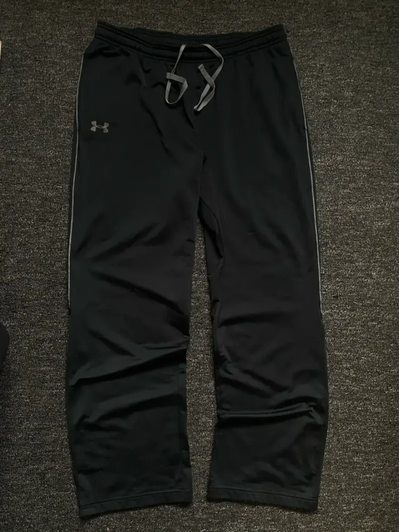 Buzo deportivo negro Under Armour para homb - 3