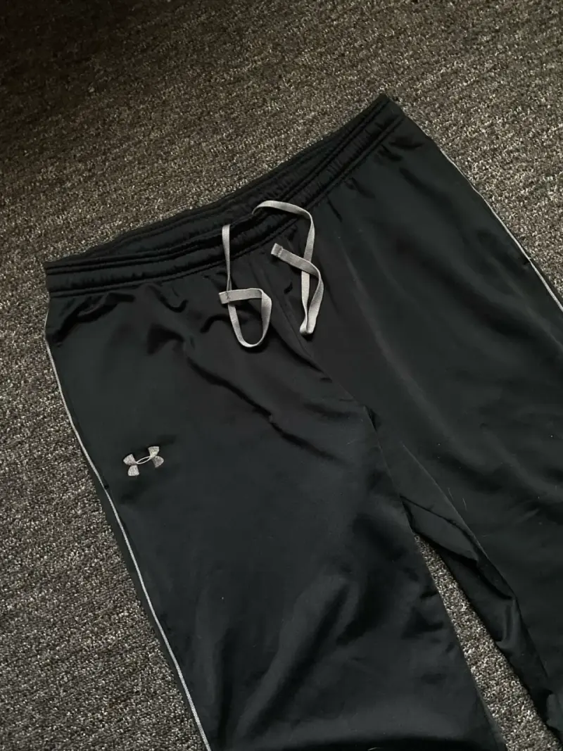 Buzo deportivo negro Under Armour para homb - 5