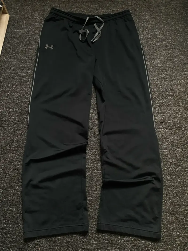 Buzo deportivo negro Under Armour para homb - 6
