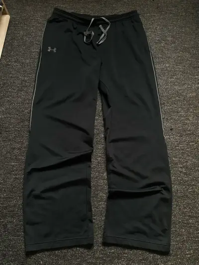 Buzo deportivo negro Under Armour para homb - miniatura 6