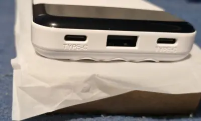 Power bank 10000mAh con pantalla LED - miniatura 4