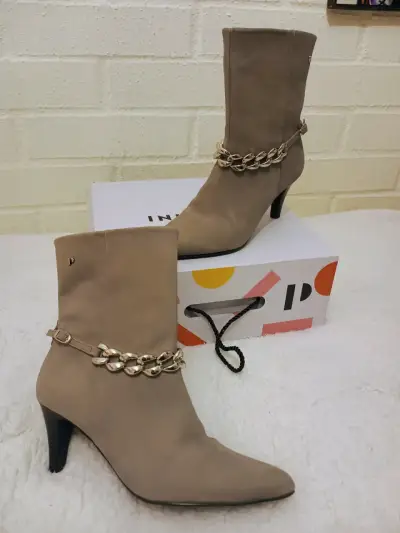 Botines de cuero beige con cadena Pollini - miniatura 1