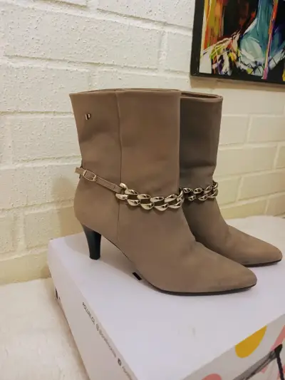 Botines de cuero beige con cadena Pollini - miniatura 3