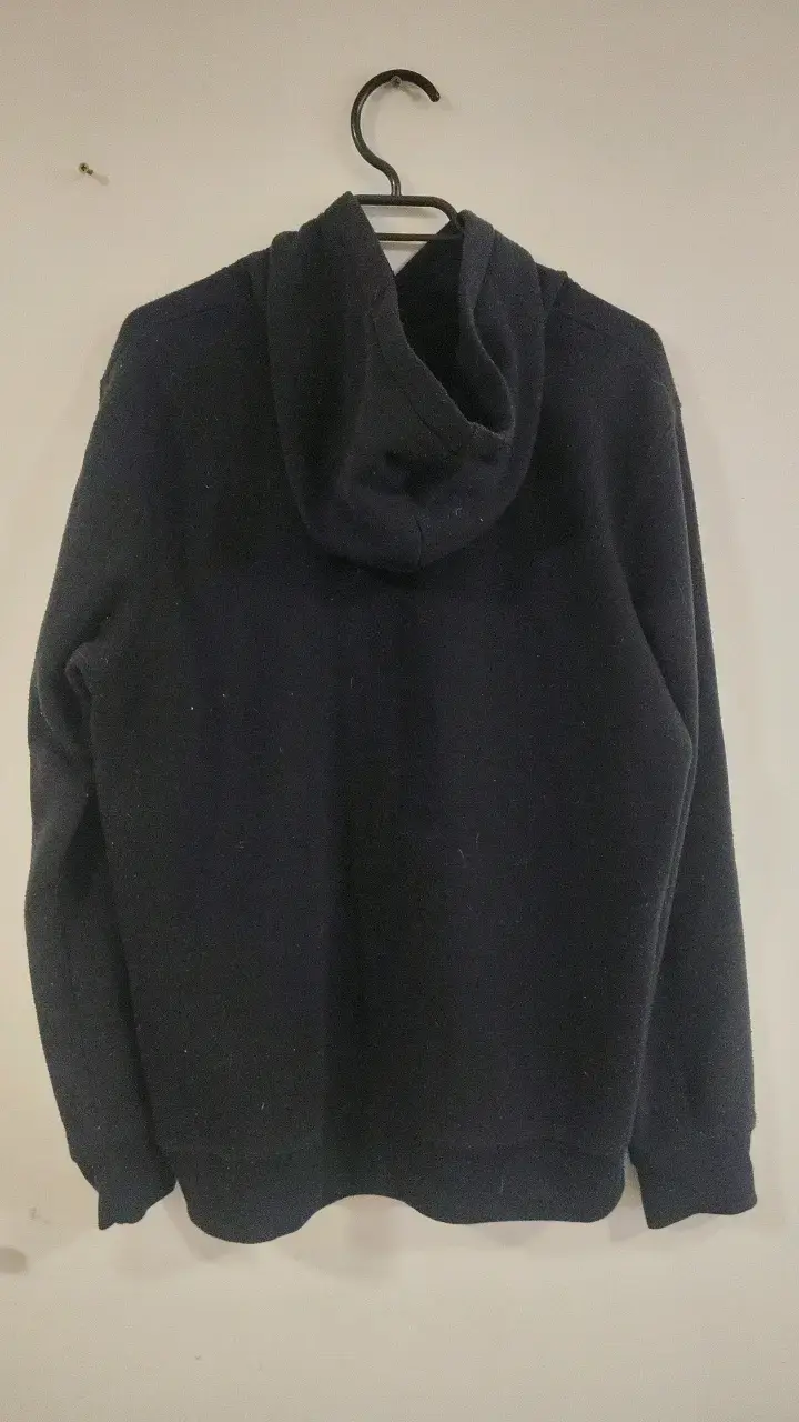 Polerón negro con capucha y diseño Generation - 2