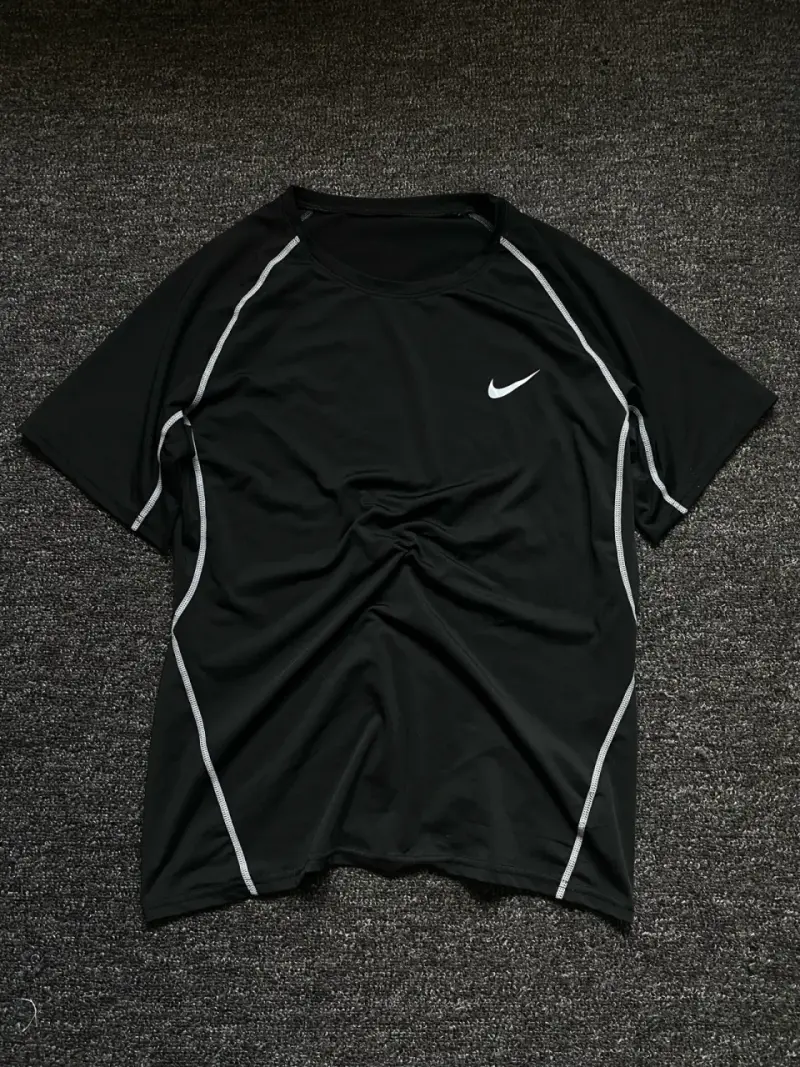 Polera deportiva negra Nike - 3