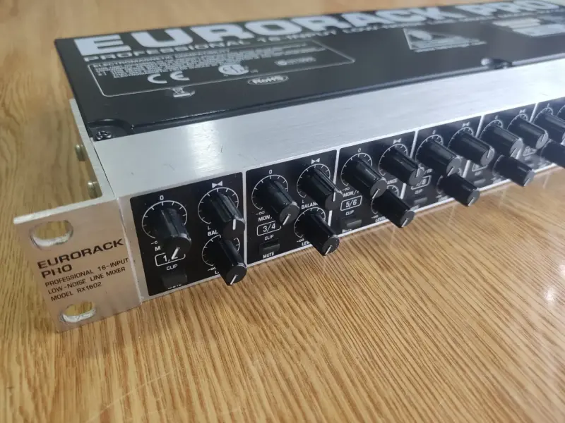 Mezclador Mixer Rack Behringer RX1602, $120.000.- - 2