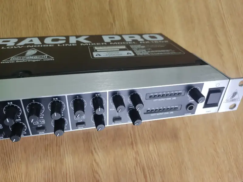 Mezclador Mixer Rack Behringer RX1602, $120.000.- - 3