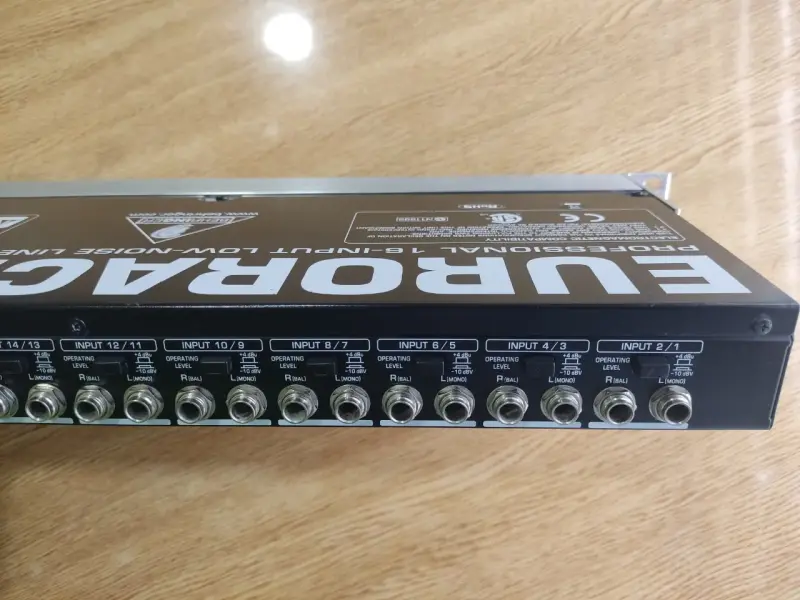 Mezclador Mixer Rack Behringer RX1602, $120.000.- - 6