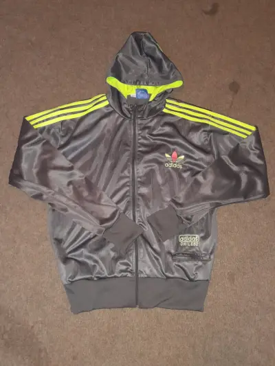 Polerón Adidas con capucha y rayas neón - miniatura 1