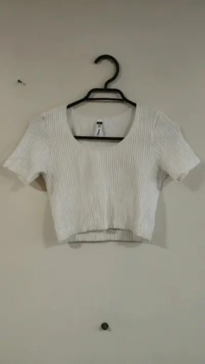 Top corto blanco de canalé para mujer - miniatura 1