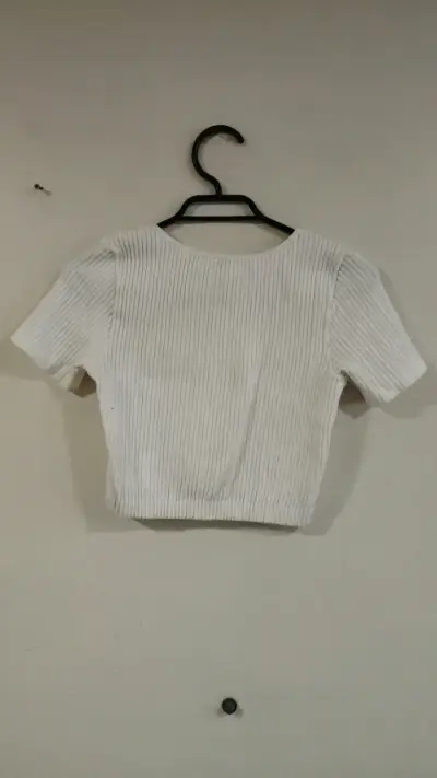 Top corto blanco de canalé para mujer - miniatura 2