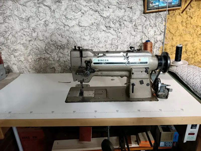 Máquina de Coser Industrial Singer 211U566 - 1