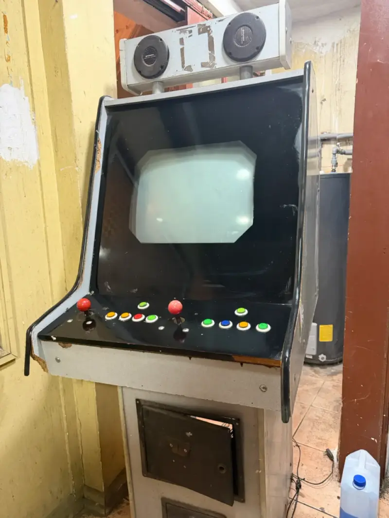 Máquina Arcade Clásica con Joysticks y Botones - 2