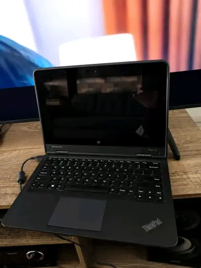 Laptop Lenovo ThinkPad Yoga 11e en buen estado - miniatura 1