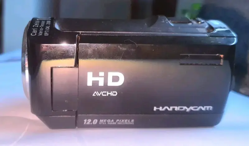 Videocámara HD 12MP con Pantalla LCD 2.4" - 3