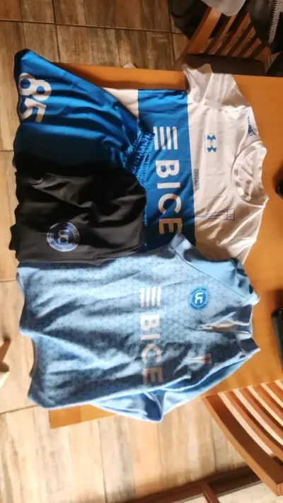 Conjunto de entrenamiento de escuelas de catolica - miniatura 1