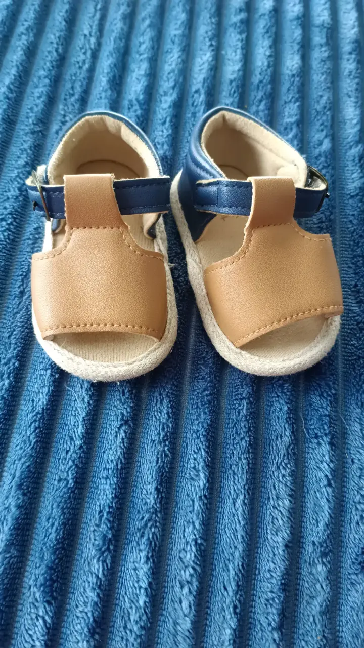 Sandalias de bebé color azul y beige - 1