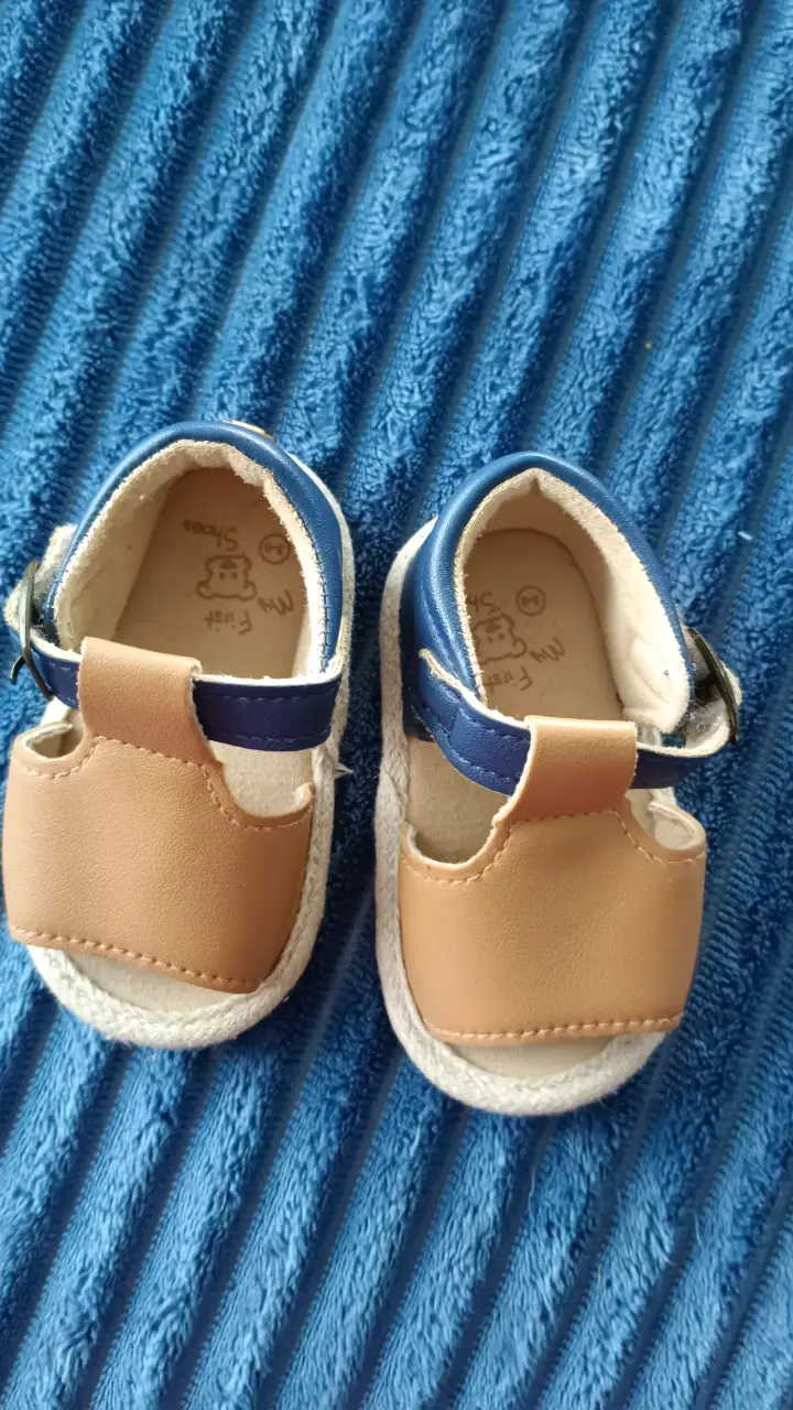 Sandalias de bebé color azul y beige - 2