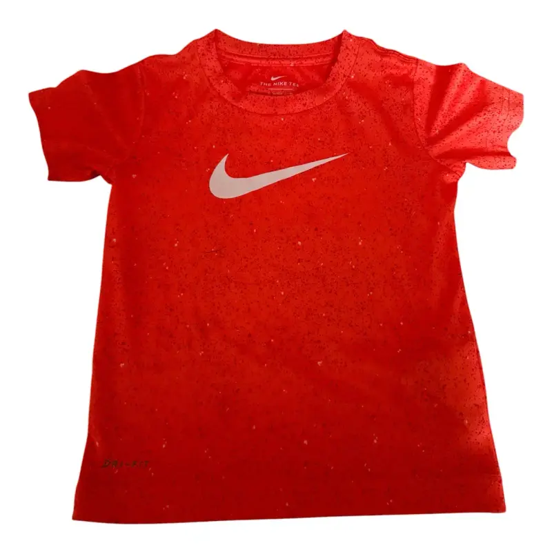 Polera deportiva roja para niño Nike Dri-FIT