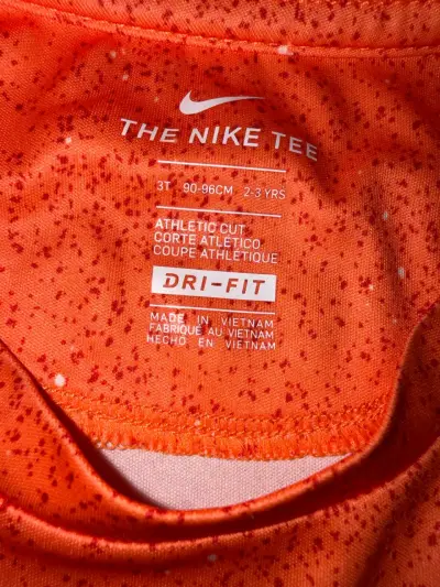 Polera deportiva roja para niño Nike Dri-FIT - miniatura 2