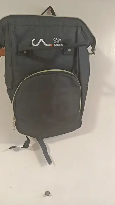 Mochila negra Caja Los Andes con múltiples compartimentos - miniatura 1