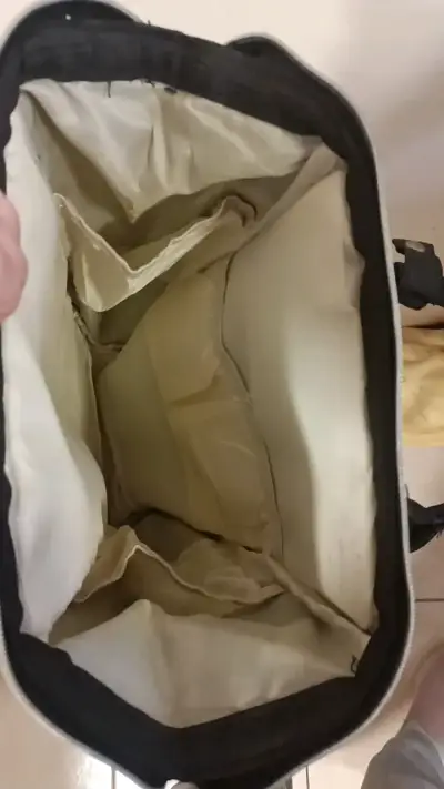 Mochila negra Caja Los Andes con múltiples compartimentos - miniatura 2