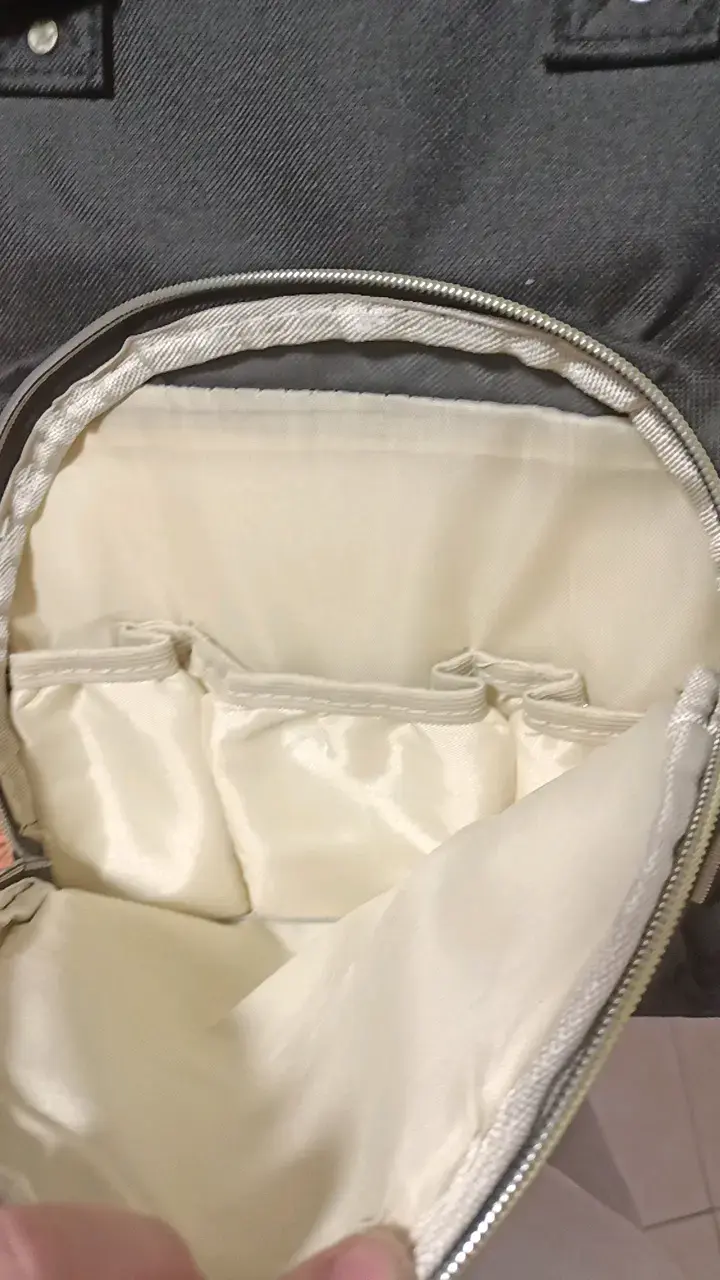 Mochila negra Caja Los Andes con múltiples compartimentos - 3