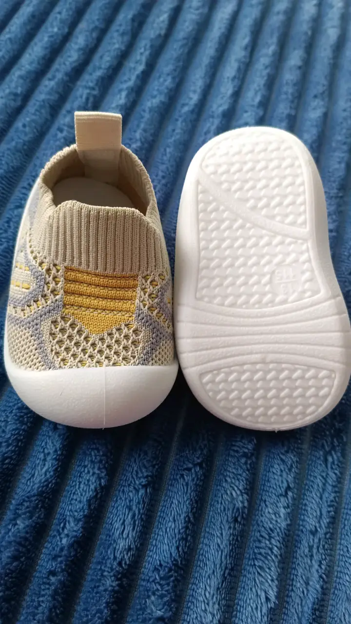 Zapatillas de bebé tejidas beige y amarillas - 3