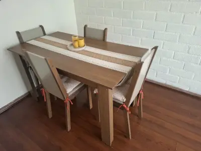 Juego de comedor de madera para cuatro personas - miniatura 2