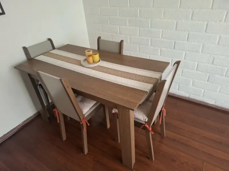 Juego de comedor de madera para cuatro personas - 3