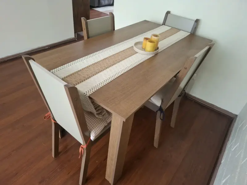 Juego de comedor de madera para cuatro personas - 5