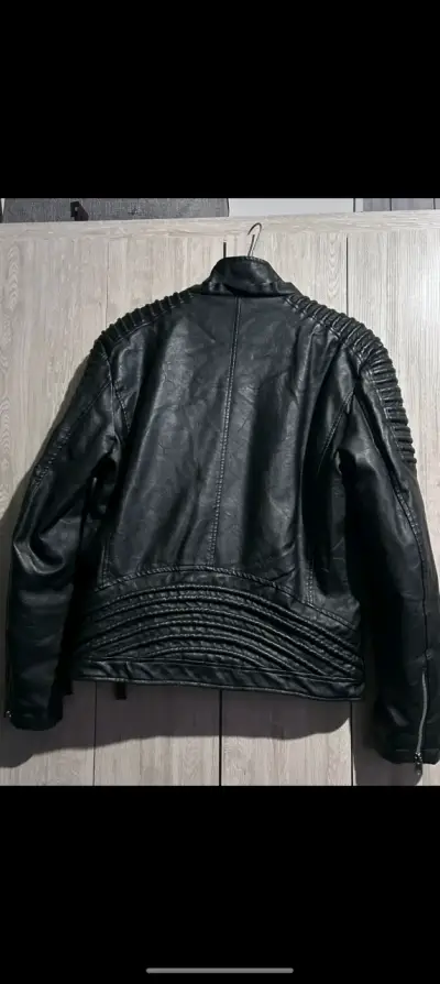 Chaqueta de cuero negra estilo biker para hombre - miniatura 3