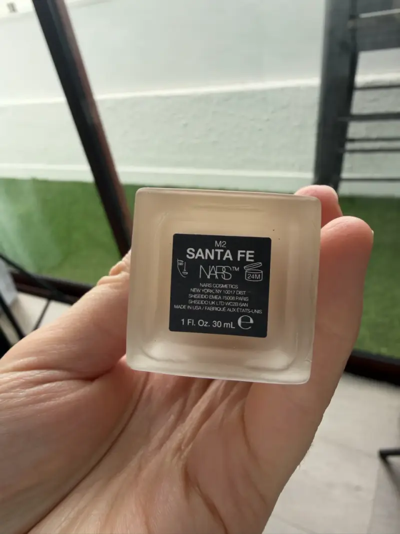 Base de maquillaje NARS Santa Fe tono M2 - 2