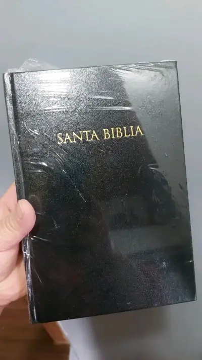 Santa Biblia NVI con Tapa Dura Negra - miniatura 1