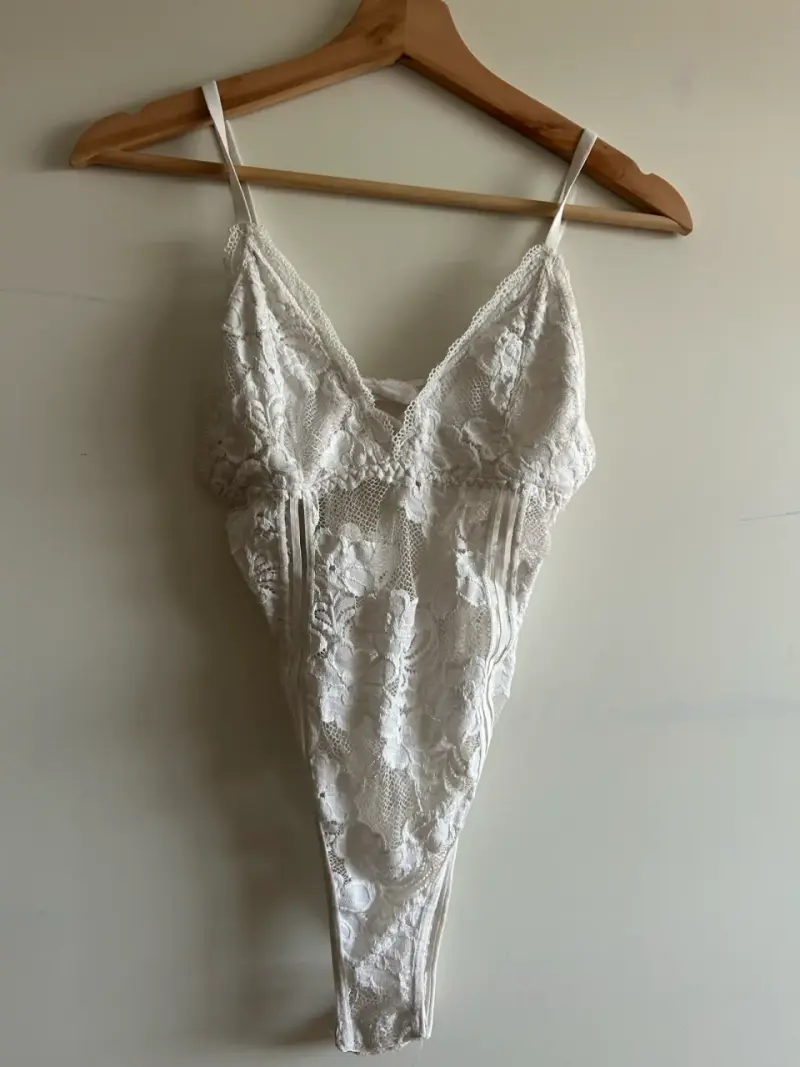 Body de encaje blanco para mujer