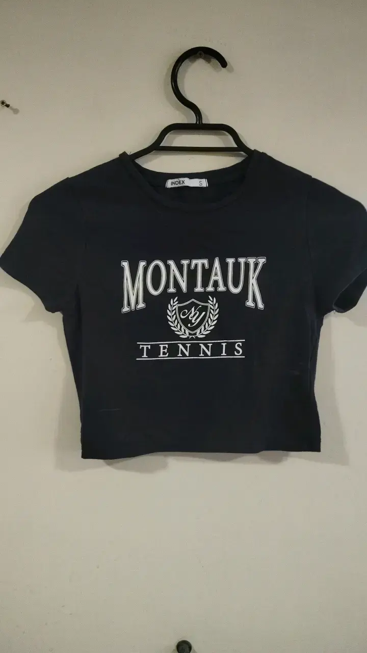 Polera corta negra Montauk Tennis
