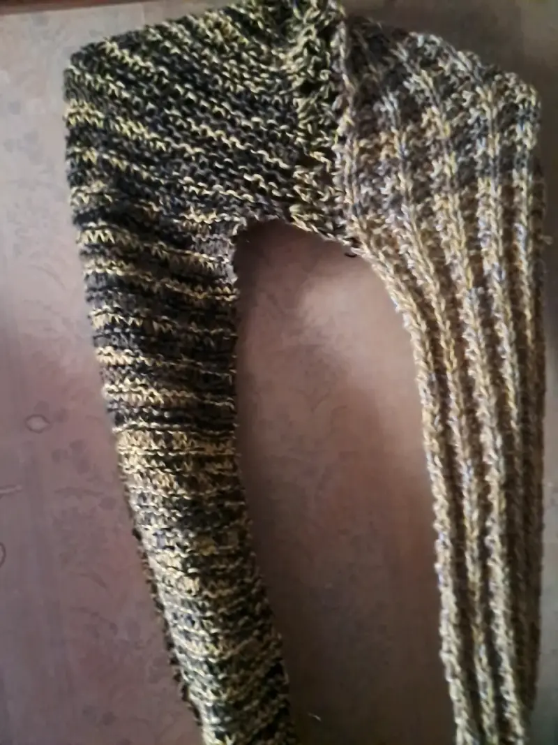 AĹPACA tejida a mano en tonos marrón y amarillo - 5