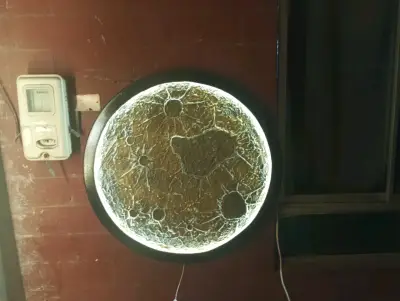 Lámpara de pared LED con diseño lunar - miniatura 1