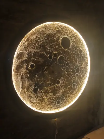 Lámpara de pared LED con diseño lunar - miniatura 3