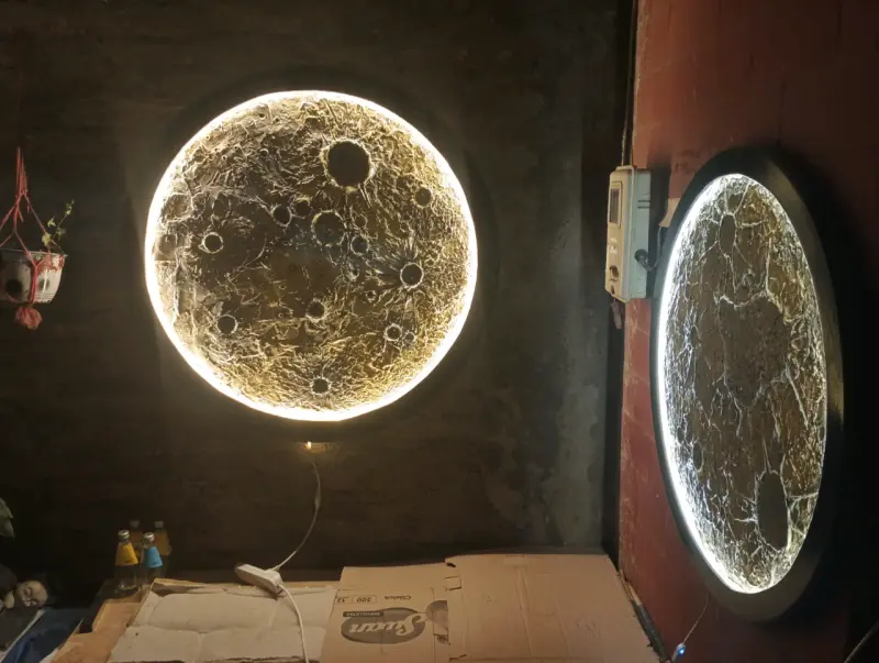 Lámpara de pared LED con diseño lunar - 4