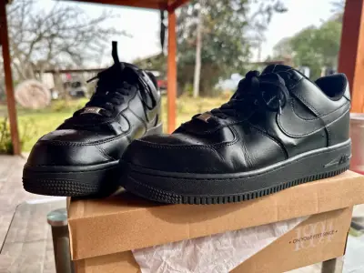 Zapatillas Nike AF1 negras talla EUR 44.5 / CM 28. - miniatura 1