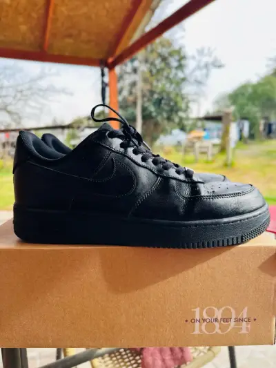 Zapatillas Nike AF1 negras talla EUR 44.5 / CM 28. - miniatura 4