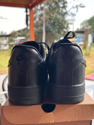 Zapatillas Nike AF1 negras talla EUR 44.5 / CM 28. - miniatura 6