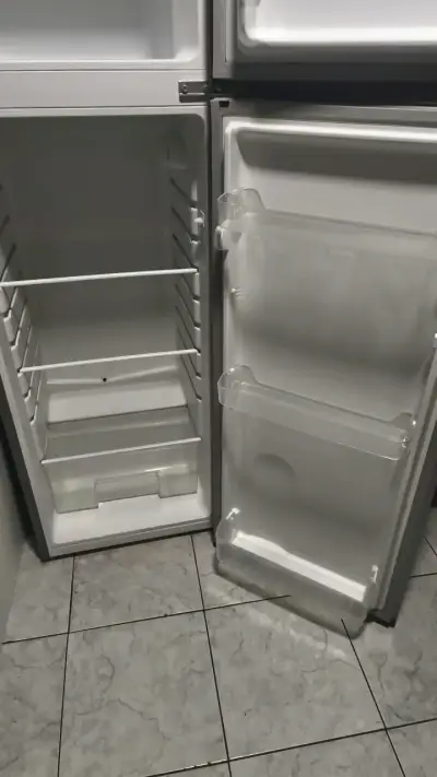 Refrigerador de dos puertas en muy buen estado $70 - miniatura 1